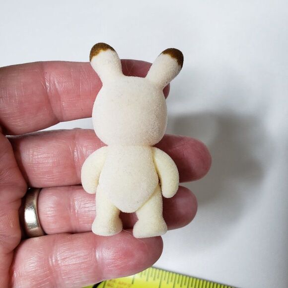 Sylvanian Families Calico Critters Flocked Bunny Rabbit Figure Toy - Picture 4 of 6